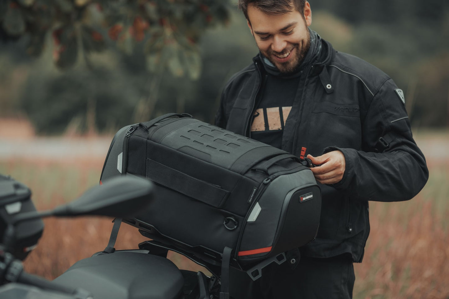 BC.HTA.00.305.30000 - SW-MOTECH - PRO Rackpack tail bag - 1680D Ballistic Nylon /Anthracite 32-42 l - BLACK