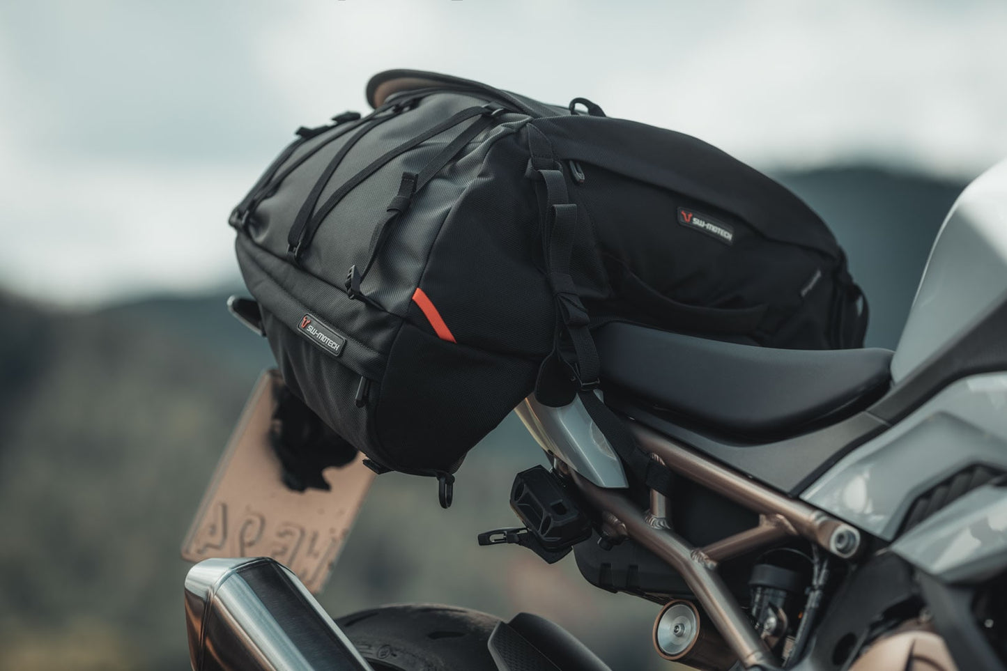 BC.HTA.00.306.30000 - SW-MOTECH - PRO Cargobag tail bag - 1680D Ballistic Nylon /Anthracite 50 l - BLACK