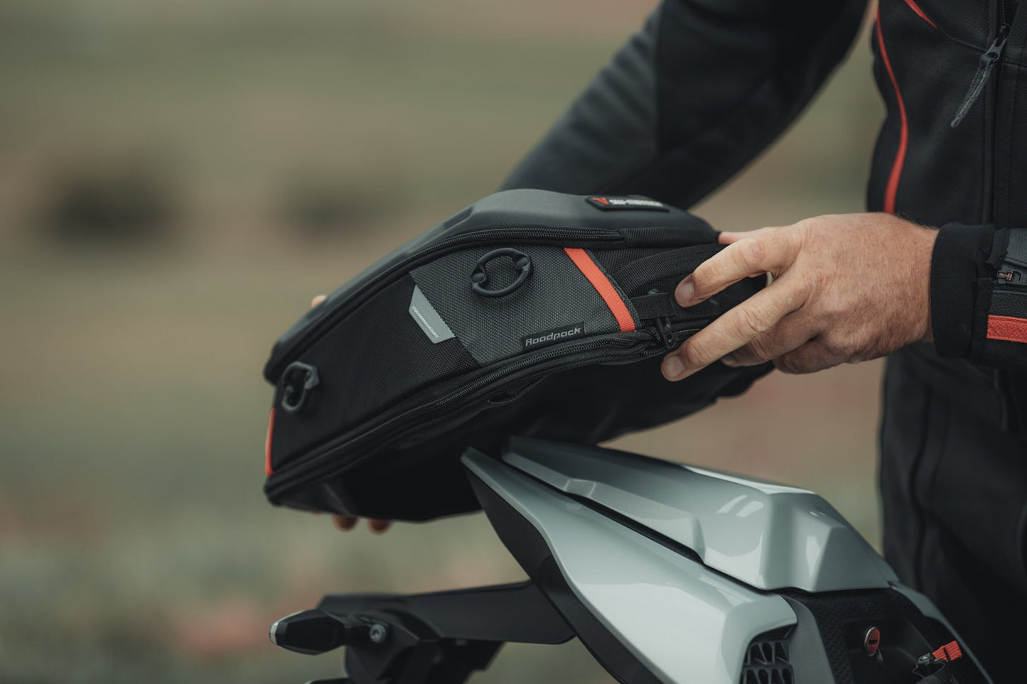 BC.HTA.00.307.30000 - SW-MOTECH - PRO Roadpack tail bag - 1680D Ballistic Nylon /Anthracite 8-14 l - BLACK