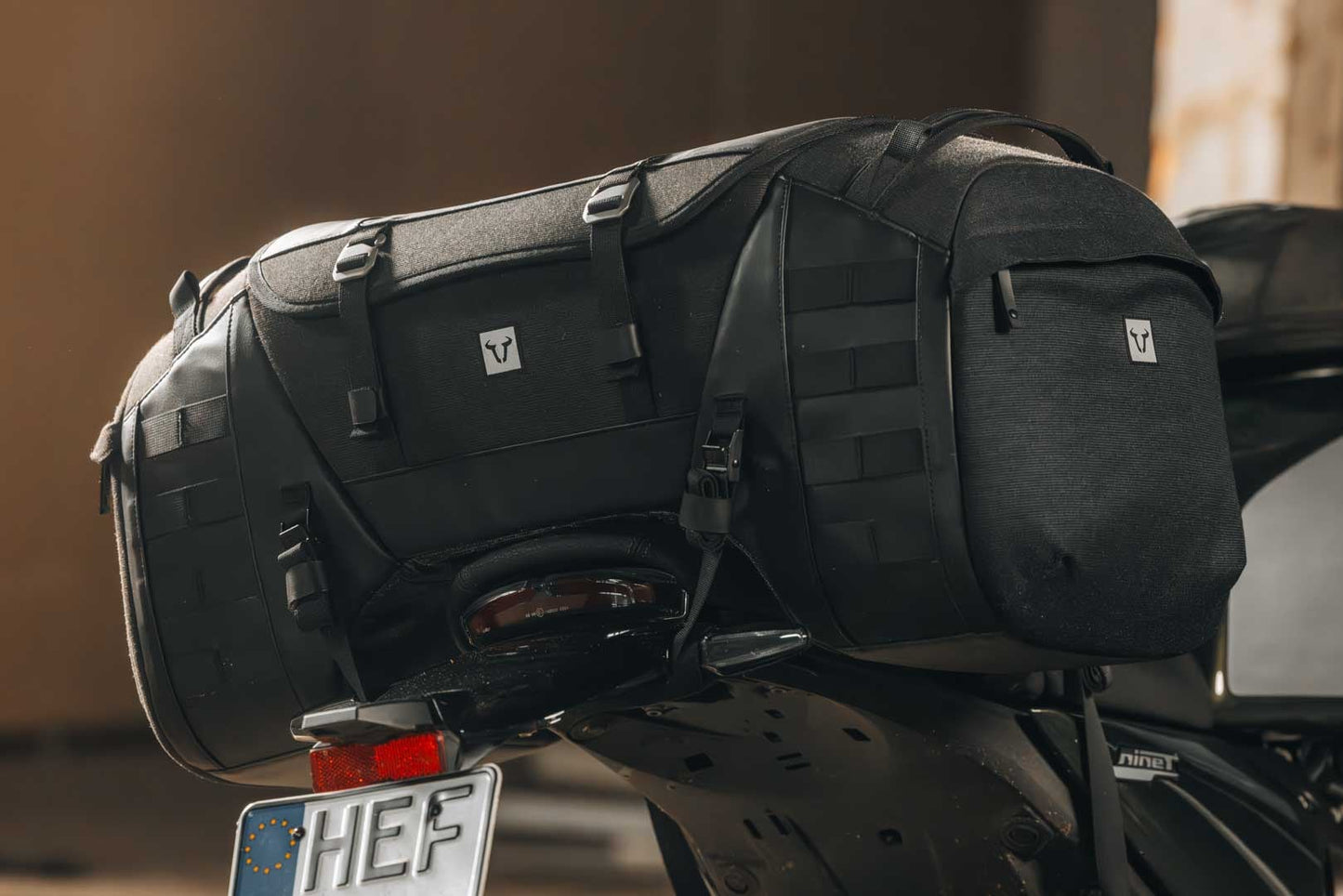 BC.HTA.00.405.20000 - SW-MOTECH - Legend Gear tail bag LR5 -  52 l - BLACK