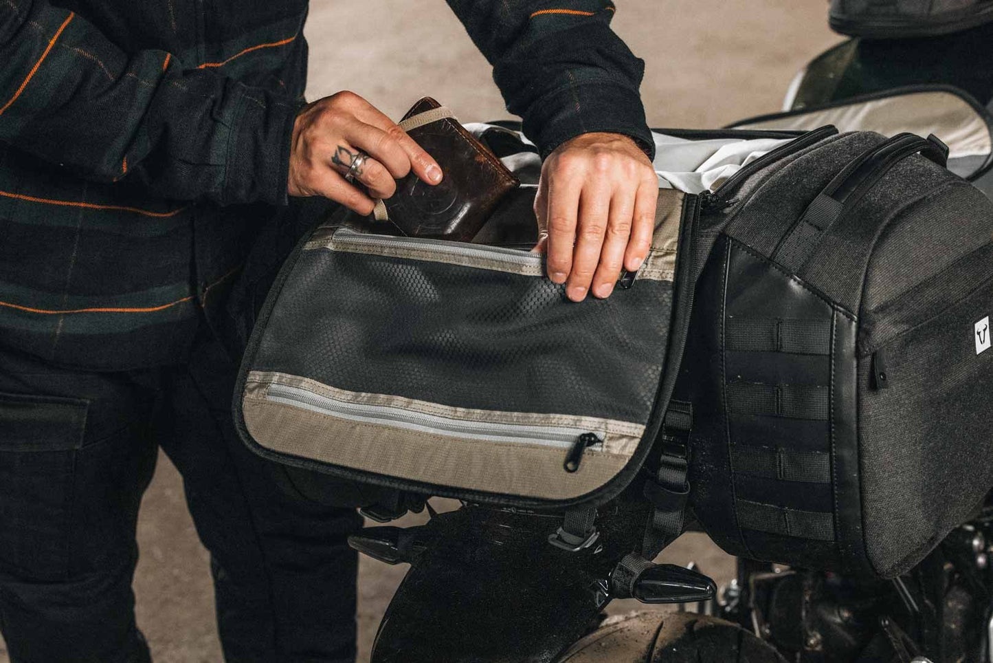 BC.HTA.00.405.20000 - SW-MOTECH - Legend Gear tail bag LR5 -  52 l - BLACK