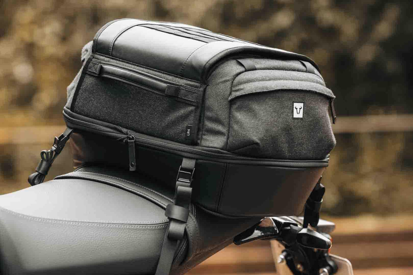BC.HTA.00.406.20000 - SW-MOTECH - Legend Gear tail bag LR4 -  18-25 l - BLACK