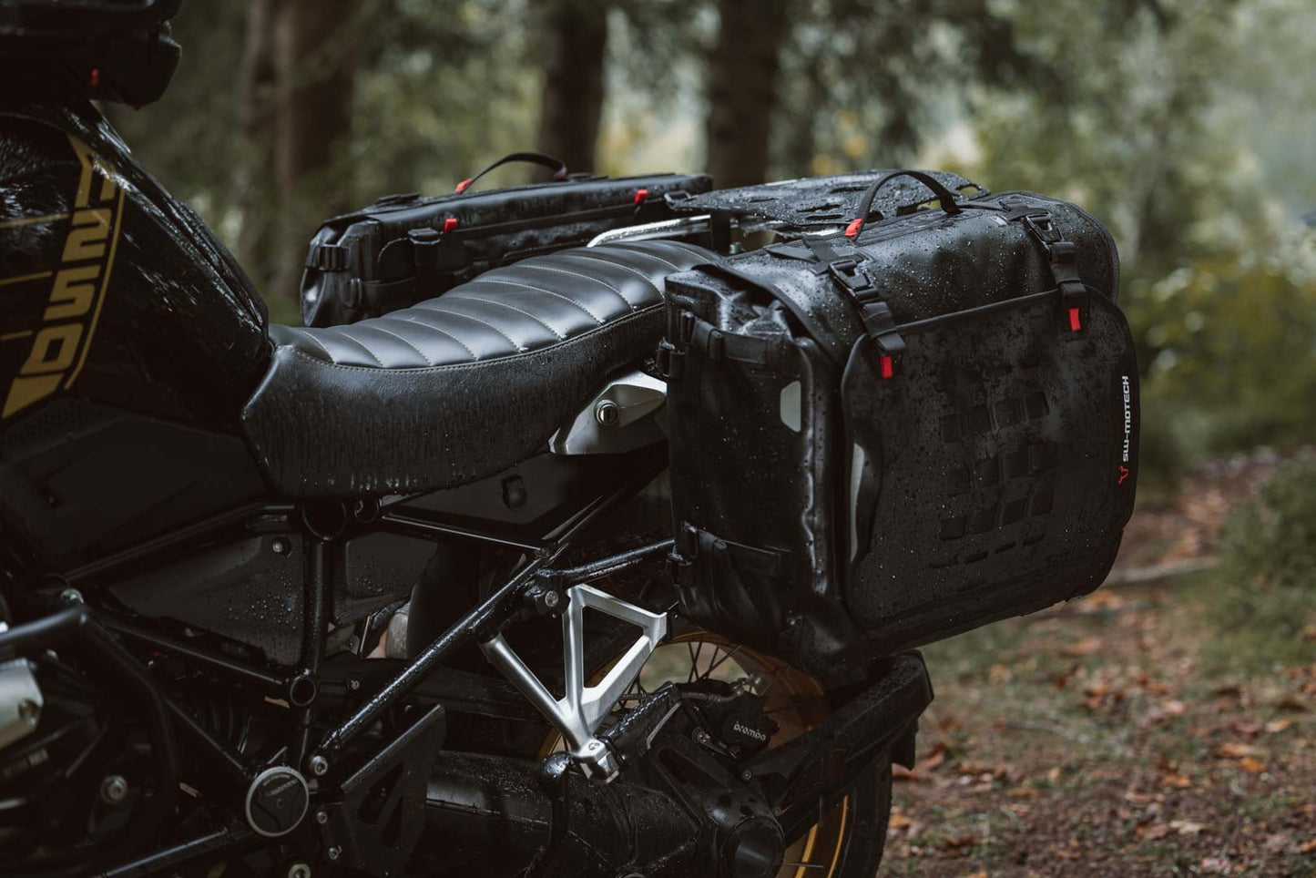 BC.SYS.00.006.12000L - SW-MOTECH - SysBag WP L with left adapter plate - 27-40l Waterproof For side carriers/carriers