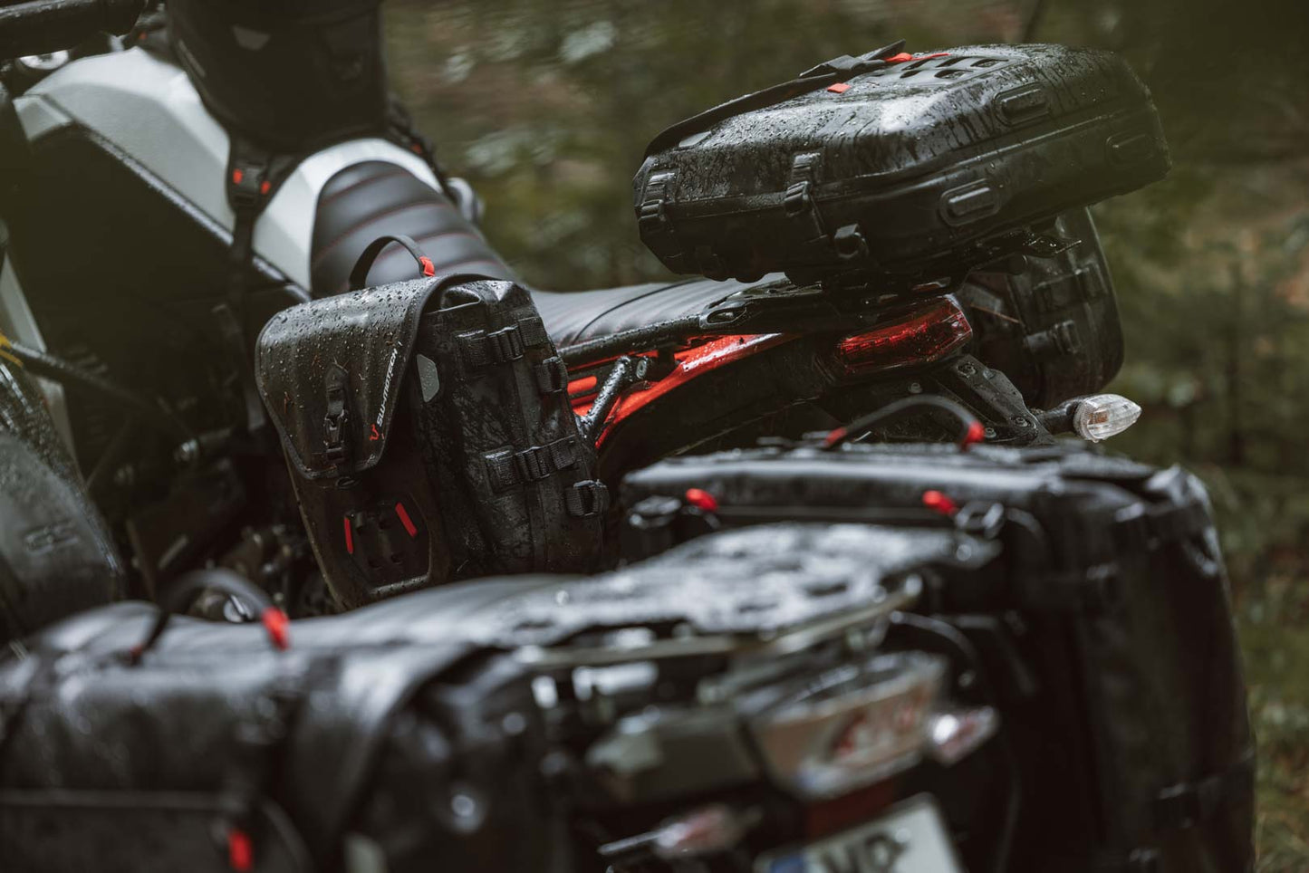 BC.SYS.00.005.12000L - SW-MOTECH - SysBag WP M with left adapter plate - 17-23l Waterproof For side carriers