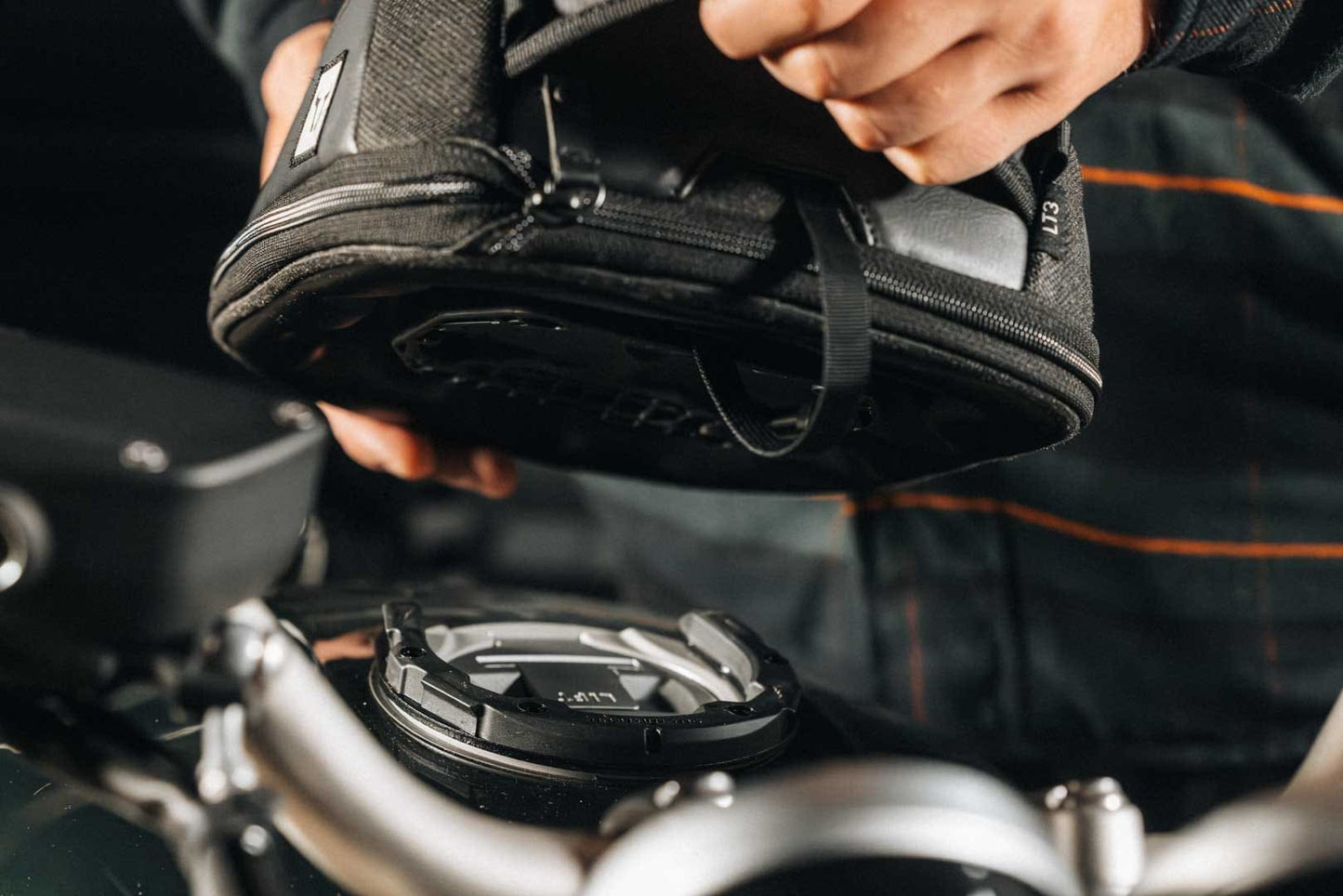 BC.TRS.00.411.20000 - SW-MOTECH - Legend Gear tank bag LT3 - For PRO tank ring  3-5 l - BLACK