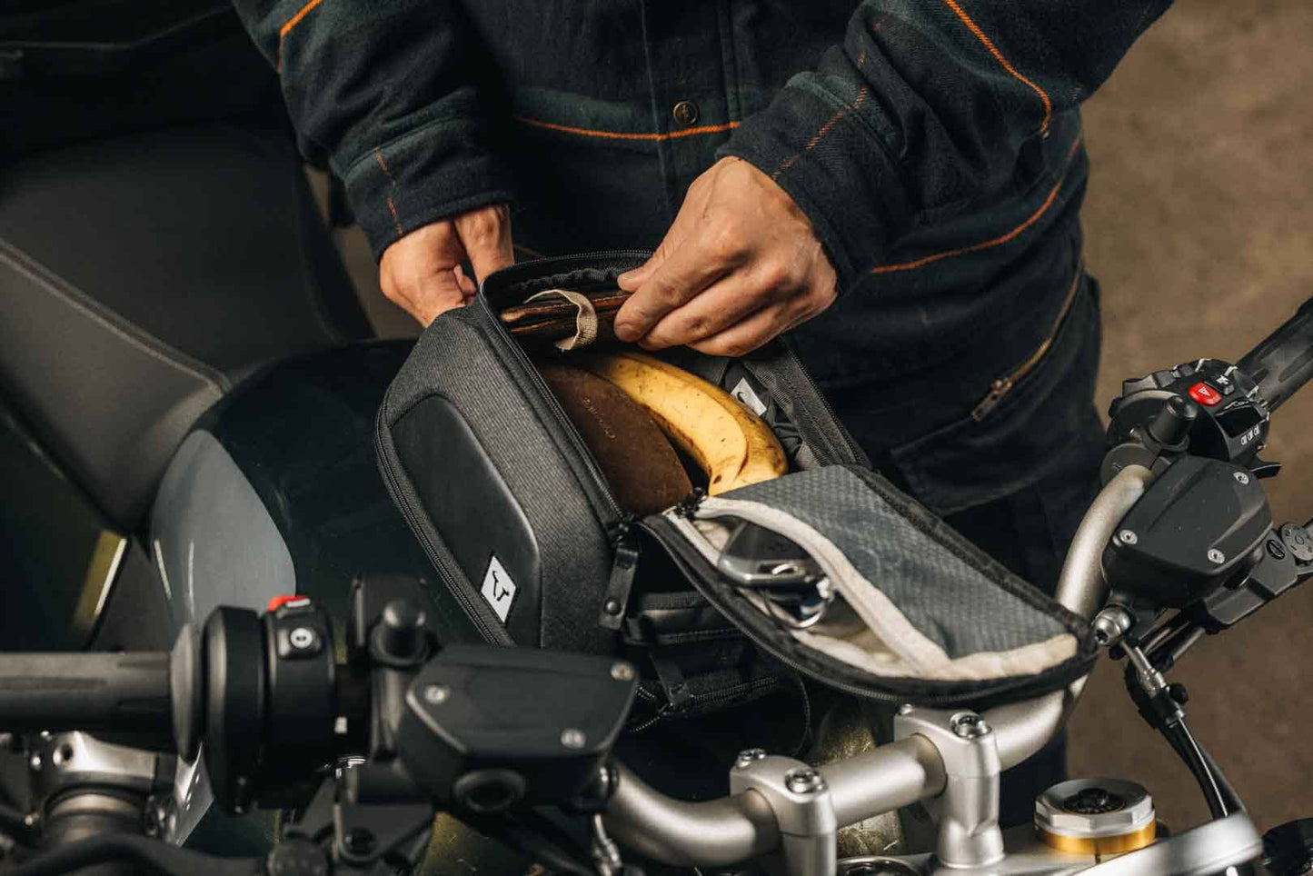 BC.TRS.00.411.20000 - SW-MOTECH - Legend Gear tank bag LT3 - For PRO tank ring  3-5 l - BLACK