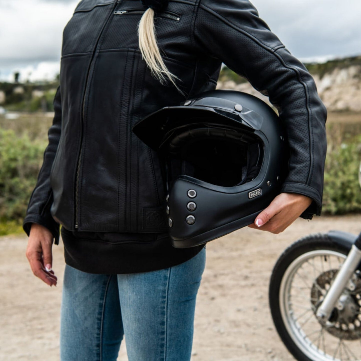 HJC - V60 - BLACK